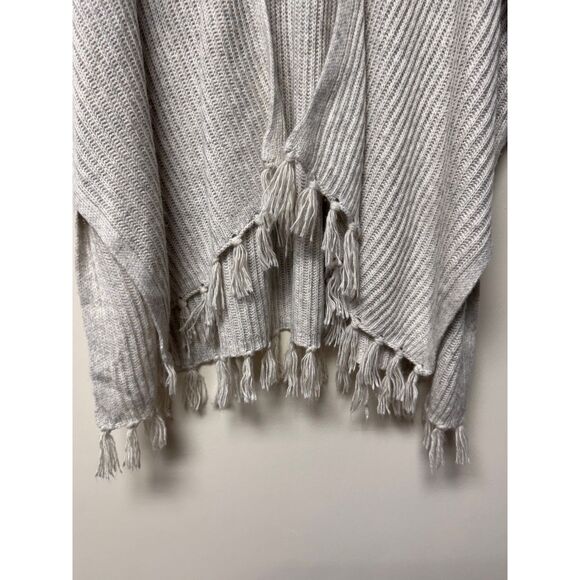 AMERICAN EAGLE Knit Fringe Sweater Poncho, Light Gray, One Size - Picture 5 of 12